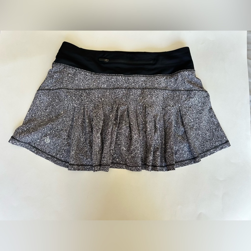 Lululemon Circuit Breaker Skirt  Size 6 Regular